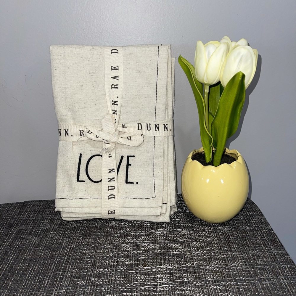 Rae Dunn Set of 4 Napkins